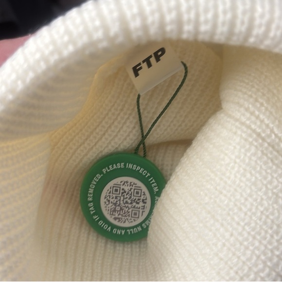 🚨 FTP ‘10 Fvcking Years’ anniversary knit beanie. NWT White w/gold embroidery - Picture 5 of 8